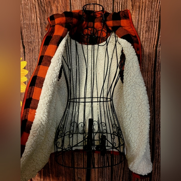 Sherpa Faux Fur Lined Flannel Hooded Vest - Picture 2 of 6